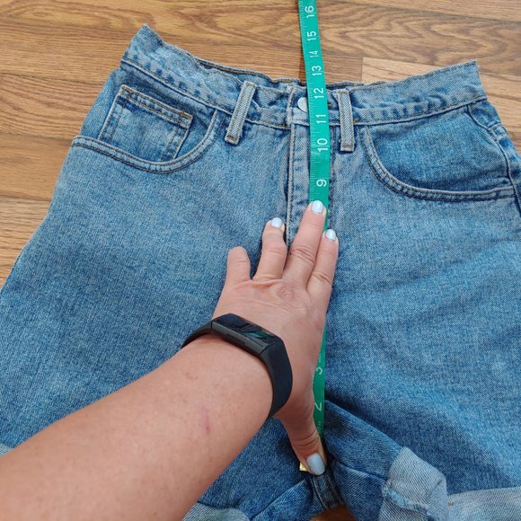 Vintage 80's GUESS? Denim Shorts - Picture 4 of 8